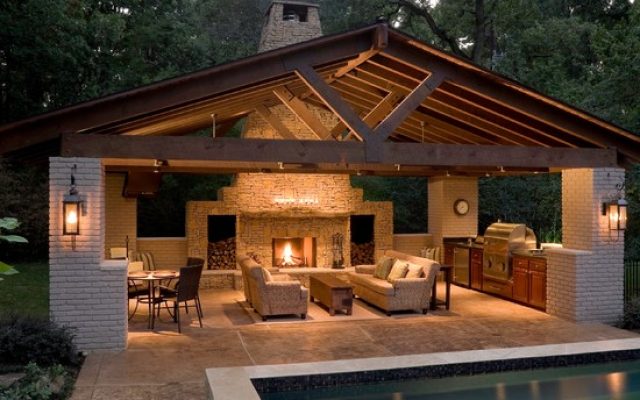 How a Summer Kitchen Adds Luxury to Houston Outdoor Living