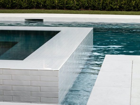 chic-modern-swimming-pool-and-garden-04