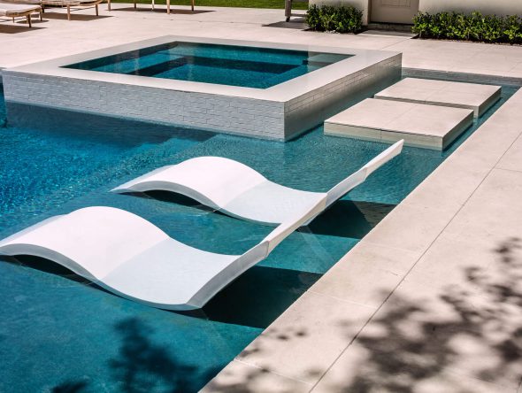chic-modern-swimming-pool-and-garden-thumb