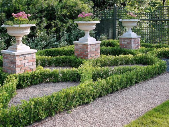 classic-estate-garden-exterior-worlds-landscaping-and-design-img-05