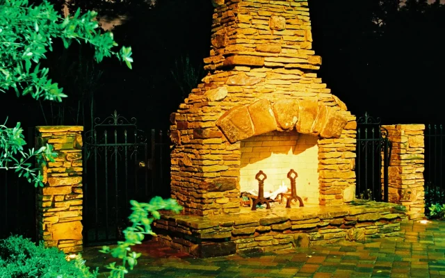 Outdoor landscape lighting