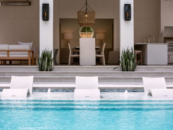 southside-place-pool-house-garden-02