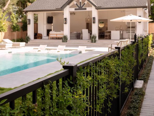 southsidSouthside Place Pool House Garden-place-pool-house-garden-05