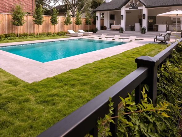 southside-place-pool-house-garden-06