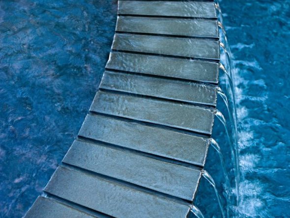 traditional-pool-and-landscaping-010