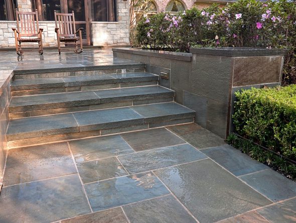 traditional-pool-and-landscaping-08