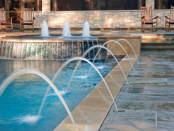 traditional-pool-and-landscaping-09